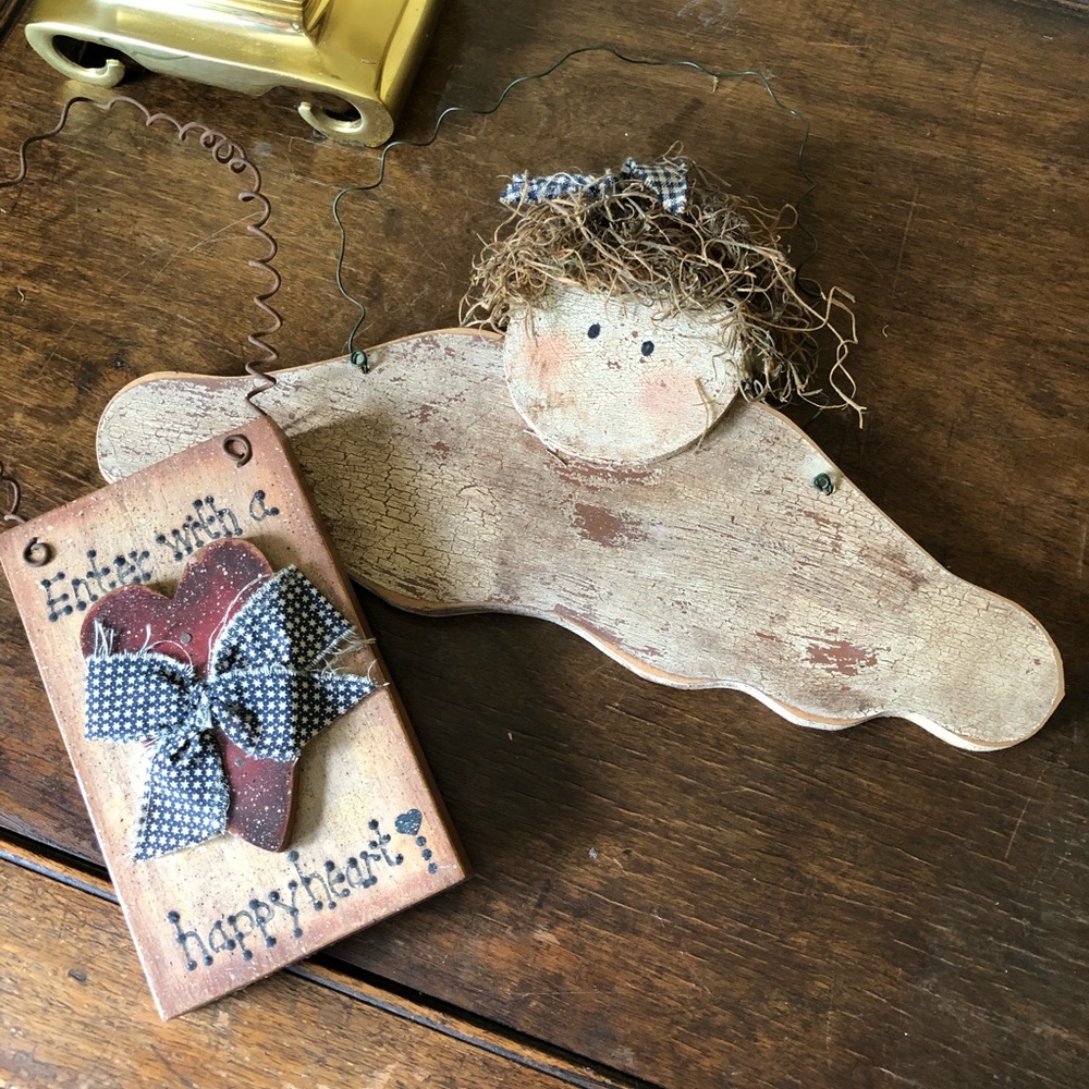 Wooden angel & wooden wall accent. Set of 2
